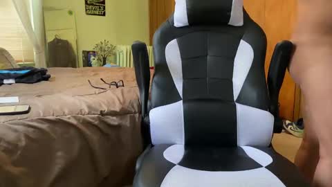 Snapshot of tylergstrings1 chatting on February 2025 04:52:01 PM Tyler G Strings online show from February 2025 04:52:01 PM