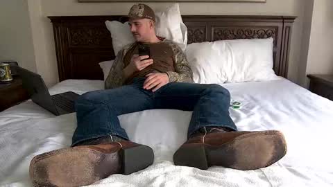 TylerLogan813 online show from October 2025 07:07:02 PM