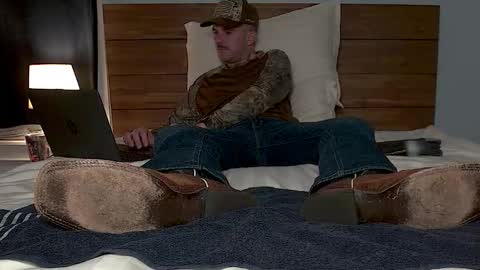 TylerLogan813 online show from November 2025 02:02:02 AM