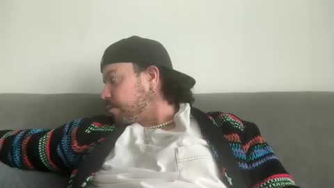 Tyleruzi online show from December 2024 06:39:01 PM