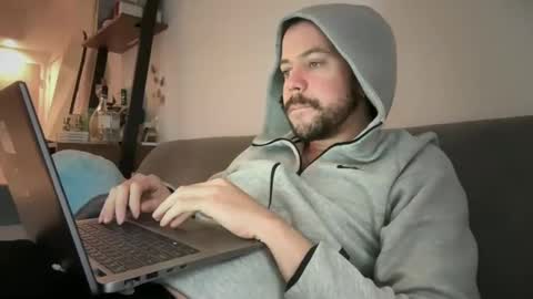 Tyleruzi online show from January 2025 06:52:01 PM