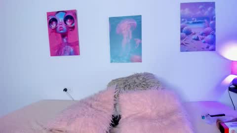 tyra   online show from October 2025 03:06:02 AM