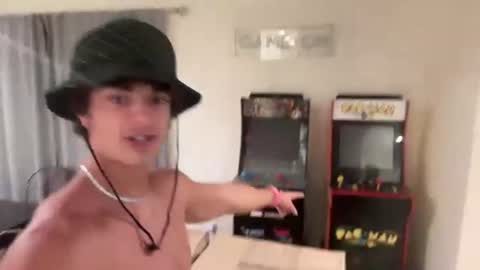 tyy0ung online show from August 2026 05:42:02 AM