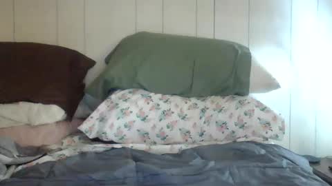 Snapshot of u_caught_us chatting on February 2025 01:02:01 AM u_caught_us online show from February 2025 01:02:01 AM