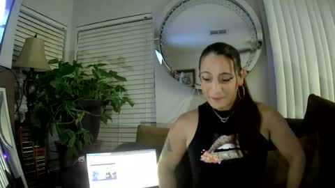 Snapshot of uandme_baby chatting on July 2026 11:24:01 AM Azelia B online show from July 2026 11:24:01 AM