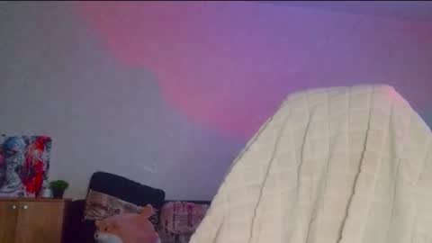 Snapshot of uhm_vickie chatting on December 2025 02:40:01 AM Vickie online show from December 2025 02:40:01 AM