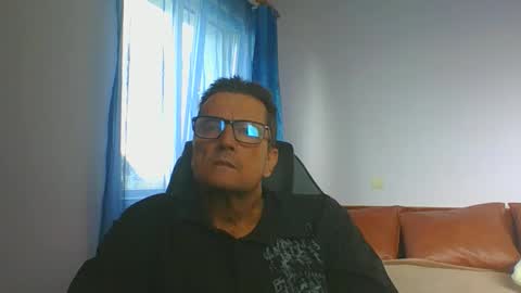 Snapshot of ulmeni4 chatting on October 2025 01:11:01 PM ulmeni4 online show from October 2025 01:11:01 PM