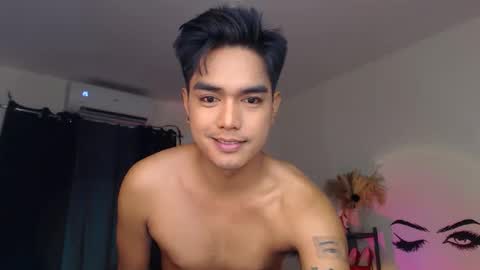 Snapshot of ultimatesexytrans chatting on March 2025 08:32:01 PM Alex online show from March 2025 08:32:01 PM