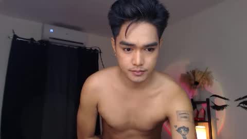 Snapshot of ultimatesexytrans chatting on March 2025 07:10:02 PM Alex online show from March 2025 07:10:02 PM