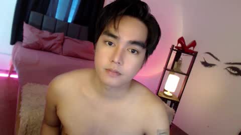 Snapshot of ultimatesexytrans chatting on October 2025 11:46:02 PM Alex online show from October 2025 11:46:02 PM