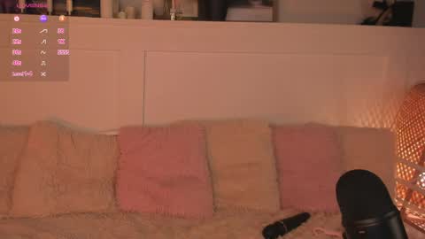 Una  online show from April 2026 10:42:01 AM