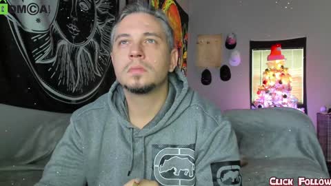 Snapshot of uncutstudxxx chatting on December 2024 07:33:01 PM UncutSTUDXXXManyvids online show from December 2024 07:33:01 PM