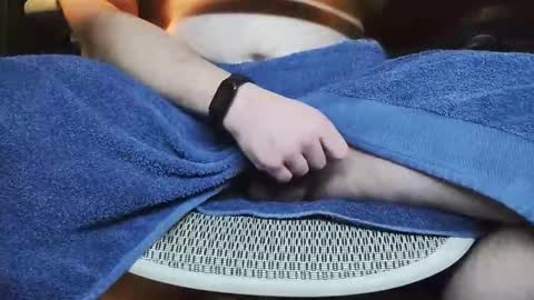 Under the desk online show from November 2025 09:46:02 PM