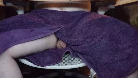 Under the desk online show from December 2025 09:55:01 PM