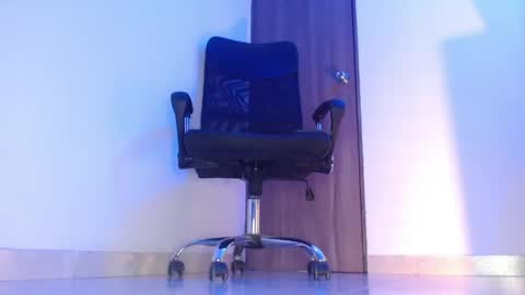 Snapshot of underlana____ chatting on April 2026 12:05:02 AM online show from April 2026 12:05:02 AM