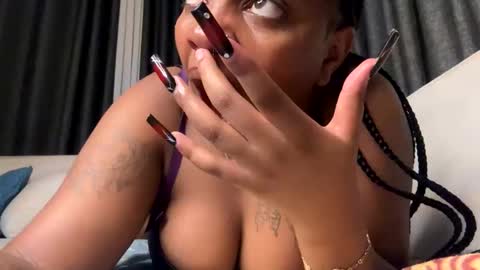 Snapshot of unholybaddie chatting on March 2025 01:01:02 AM Unholybaddie online show from March 2025 01:01:02 AM