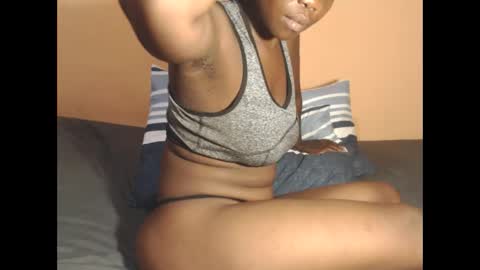Snapshot of uniquebony chatting on February 2025 12:35:01 AM UNIQUEBONY online show from February 2025 12:35:01 AM