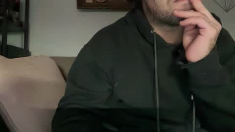 Snapshot of universalstudihoes chatting on December 2024 09:44:02 AM universalstudihoes online show from December 2024 09:44:02 AM