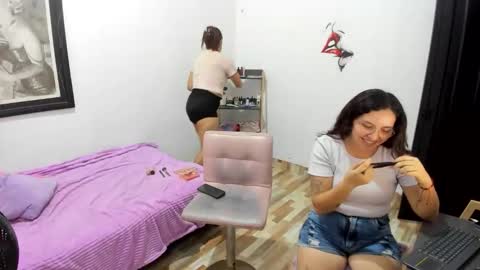 Snapshot of until_wet chatting on February 2026 11:58:02 PM Kary and jhoa online show from February 2026 11:58:02 PM