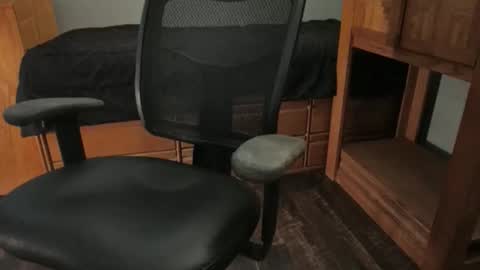 UrFavTwink online show from April 2026 05:03:02 PM