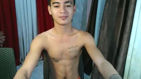 Snapshot of ur_naughtyboy_raphael chatting on September 2025 08:18:01 AM ur_naughtyboy_raphael online show from September 2025 08:18:01 AM