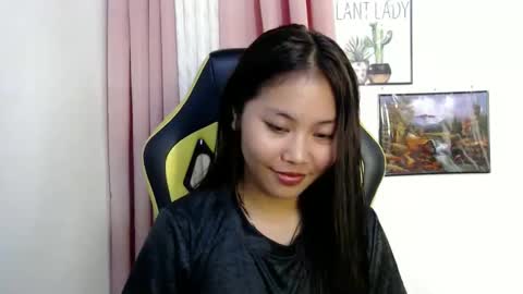 Snapshot of ur_small_girl chatting on November 2025 01:51:01 PM ur_small_girl online show from November 2025 01:51:01 PM