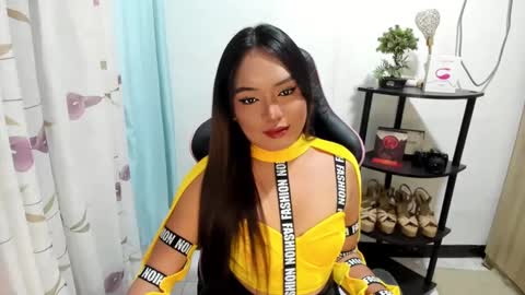 Snapshot of urasian_ivana_alawi chatting on February 2025 08:41:02 PM IVANA and ALEXIA online show from February 2025 08:41:02 PM