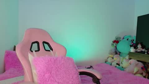 Snapshot of urbaby6irl chatting on November 2025 08:13:02 AM Danielle online show from November 2025 08:13:02 AM