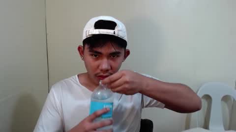 Snapshot of urcutie_asianboy chatting on October 2025 12:28:01 PM KEN online show from October 2025 12:28:01 PM