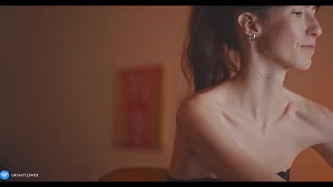 Snapshot of urfavflwers chatting on January 2025 05:12:02 PM Aleksandra online show from January 2025 05:12:02 PM