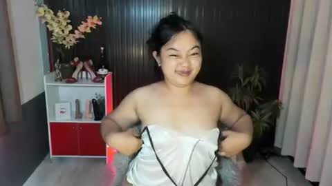 Snapshot of urfavouritecravings chatting on October 2025 02:15:01 AM Scarlet online show from October 2025 02:15:01 AM