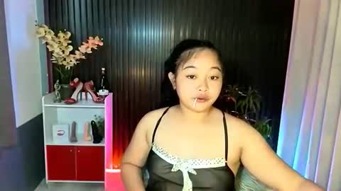 Snapshot of urfavouritecravings chatting on November 2025 01:05:02 AM Scarlet online show from November 2025 01:05:02 AM