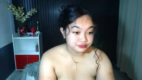 Snapshot of urfavouritecravings chatting on November 2025 01:16:02 AM Scarlet online show from November 2025 01:16:02 AM