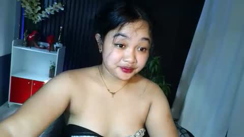 Snapshot of urfavouritecravings chatting on November 2025 04:14:02 AM Scarlet online show from November 2025 04:14:02 AM