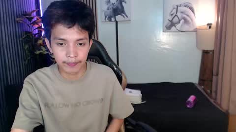 urhot_johny online show from April 2026 12:00:02 PM