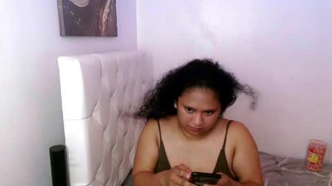 Snapshot of urhotmariahclara chatting on May 2026 04:23:02 PM Anna online show from May 2026 04:23:02 PM