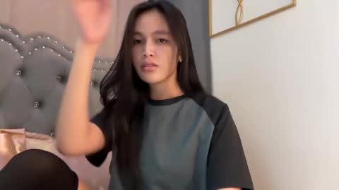 Amira online show from December 2025 03:01:02 AM