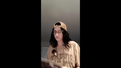 Snapshot of urmomalexx chatting on May 2026 10:44:01 AM urmomalexx online show from May 2026 10:44:01 AM