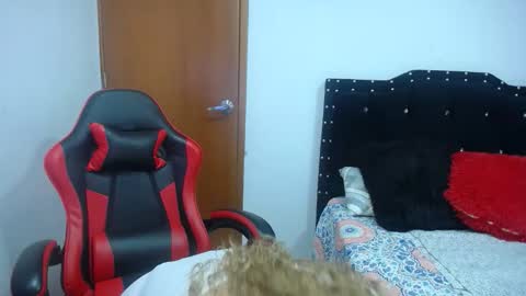 Eveling Blanco  online show from October 2025 01:00:02 AM