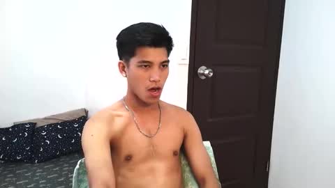 ursweetie_boy online show from March 2026 04:15:02 AM