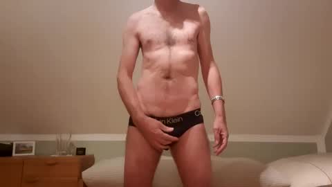 Snapshot of uwe_online chatting on November 2025 07:13:02 PM UWE online show from November 2025 07:13:02 PM