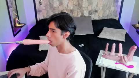 UYUKIE online show from October 2025 01:41:02 PM