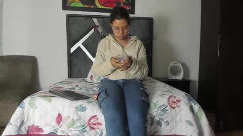 Vahiolet smith online show from October 2025 02:57:02 AM