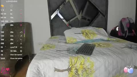 Vahiolet smith online show from November 2025 03:28:01 AM