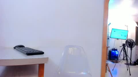 Vaiolet Harris online show from April 2026 11:43:01 AM