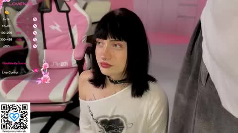 Snapshot of vailyreb chatting on November 2025 12:15:01 PM Marin online show from November 2025 12:15:01 PM