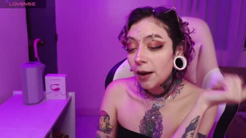 Vainilla Independent model online show from January 2025 01:32:01 AM