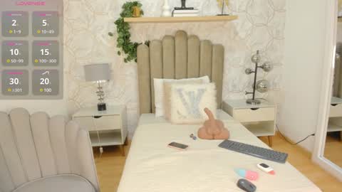 Vaiolet  online show from December 2024 08:05:02 PM