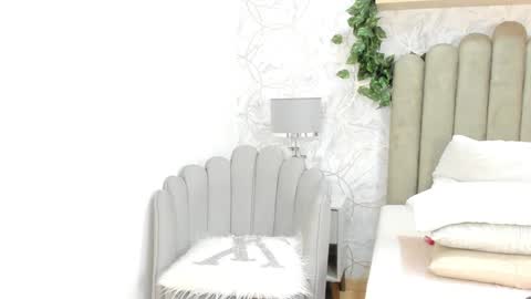 Vaiolet  online show from January 2025 11:04:01 PM