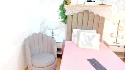 Vaiolet  online show from February 2025 07:51:01 PM